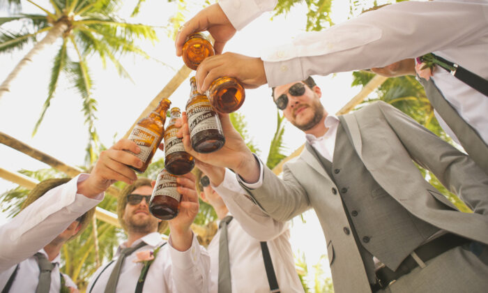 Best-Gifts-for-Your-Best-Man-and-Groomsmen